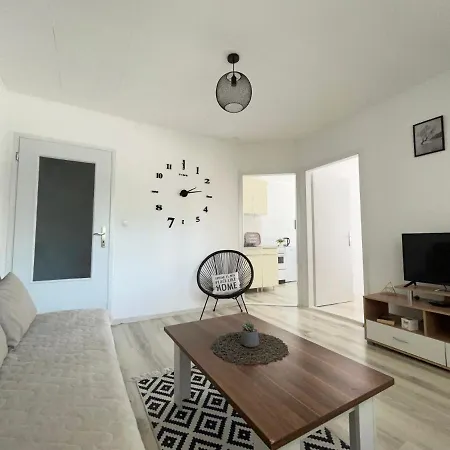 Starlux Apartament *